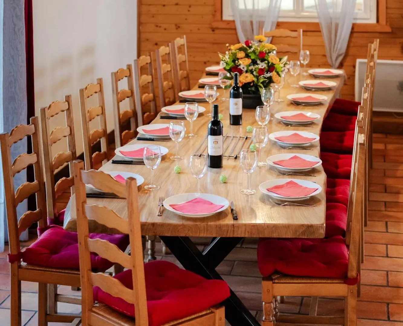 Grand Gîte Saint-Lary centre pour 15 pers. pouvant accueillir jusqu’à 17 pers. Saint-Lary-Soulan