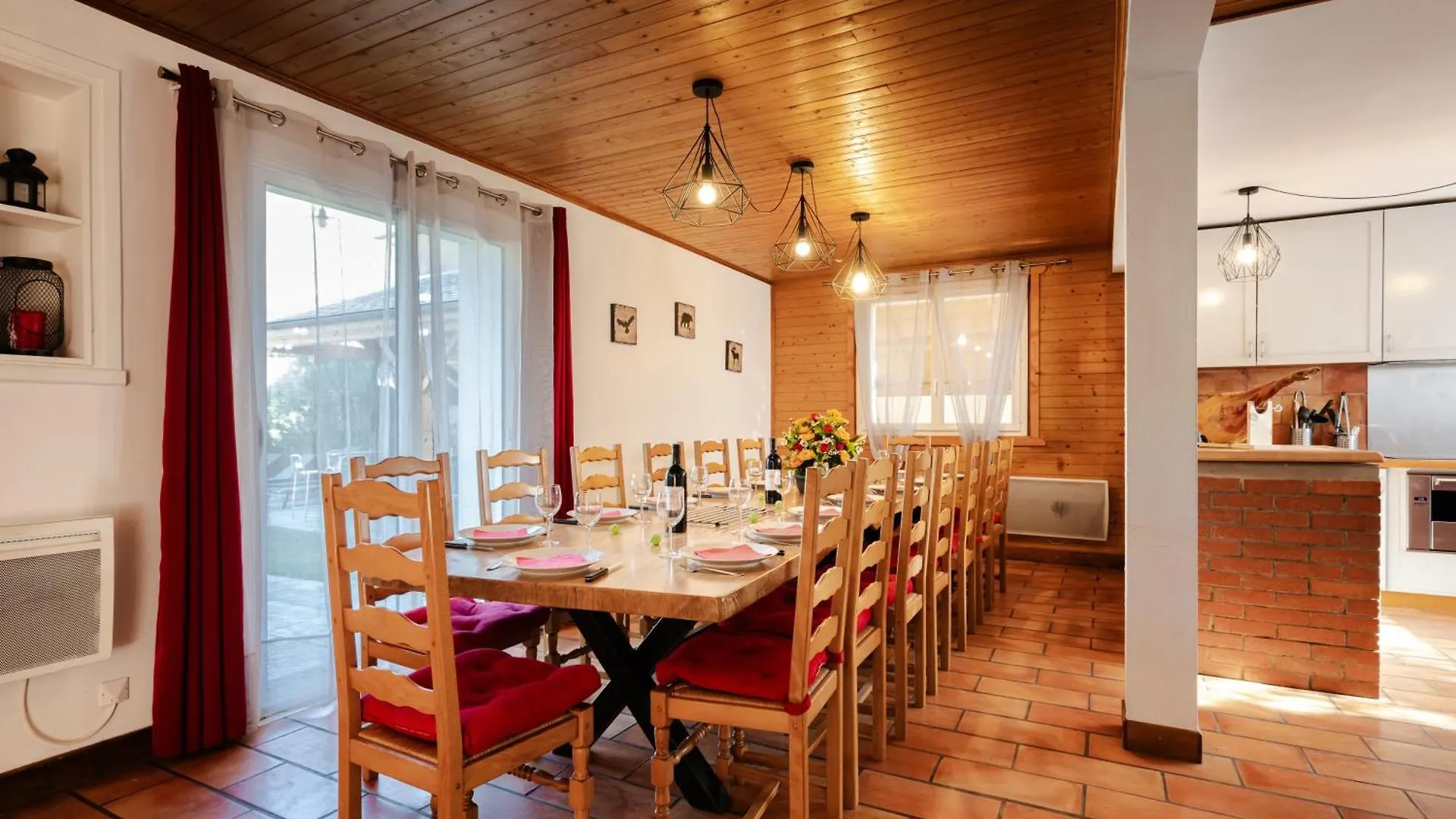 Grand Gîte Saint-Lary centre pour 15 pers. pouvant accueillir jusqu’à 17 pers. Hébergement de vacances Saint-Lary-Soulan